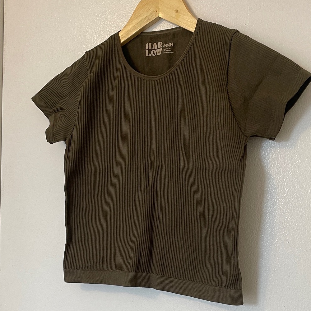 Harlow Olive Ribbed Short Sleeve Tee - Picture 2 of 3